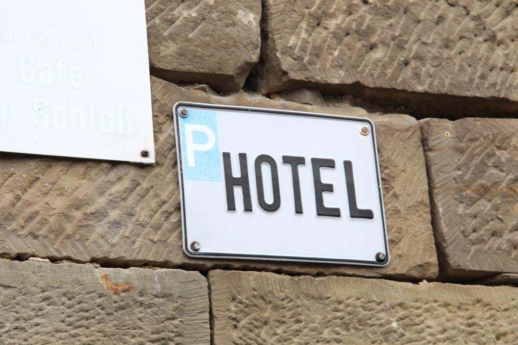 Hotel Am Schloss Neuenstein Bagian luar foto